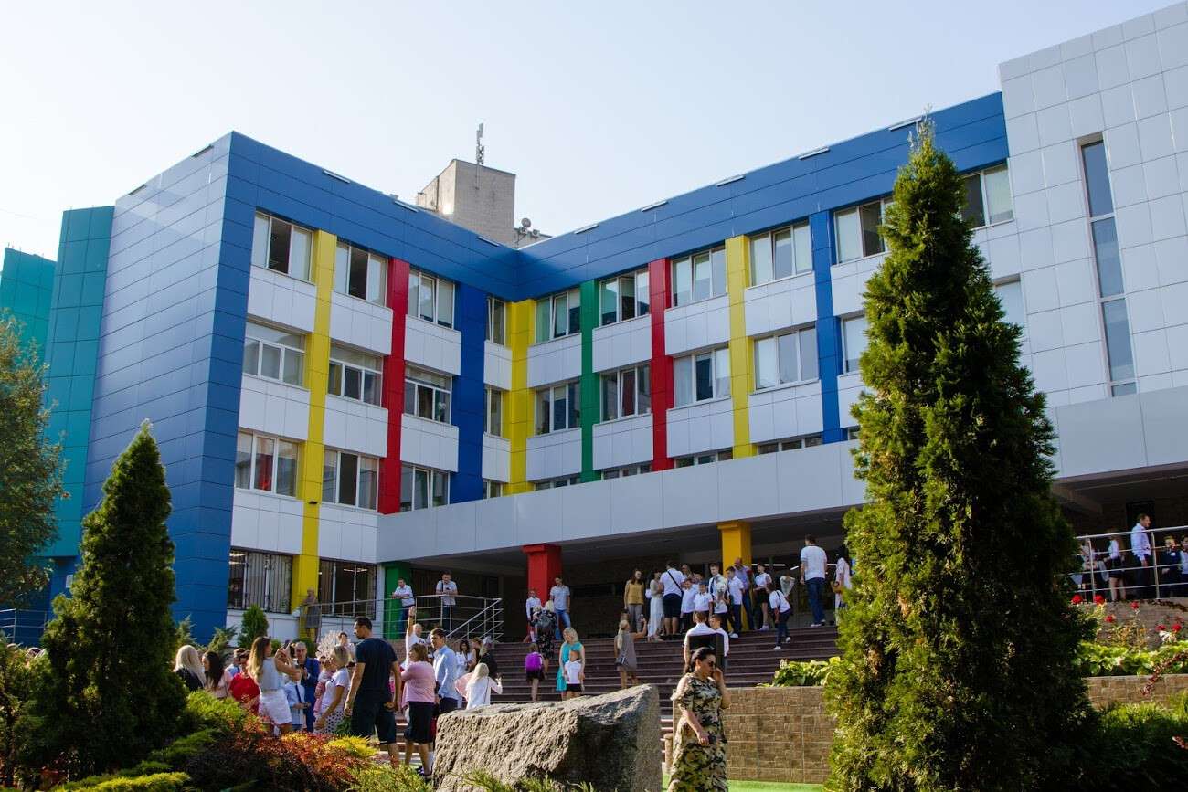 Топ 10 школ. Украина школа. Украина красивые школы. Украинские школы здание. Школа в Украине снаружи.