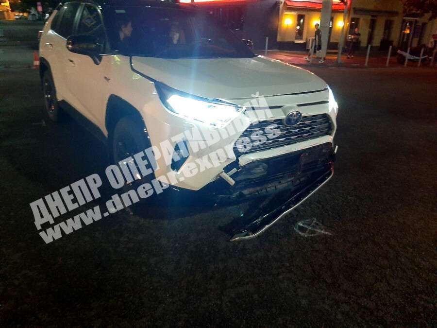 Ночное ДТП в центре Днепра: Toyota влетела в Kia.  Новости Днепра