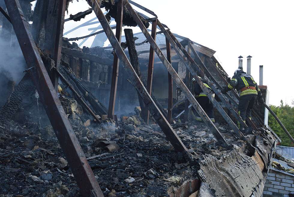В Днепре на Олешковской горел двухэтажный дом: пожар тушили 15 спасателей, Новости Днепра