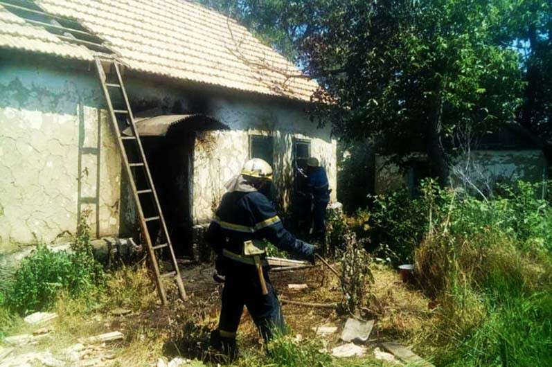 В Днепре во время пожара спасатели нашли обгоревшее тело мужчины