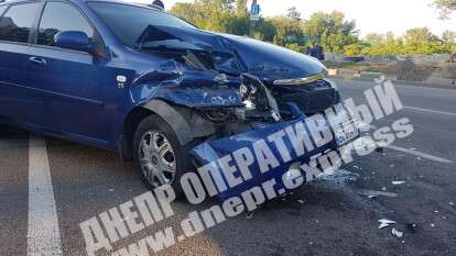 В Днепре на Набережной Победы грузовик протаранил Chevrolet. новости Днепра