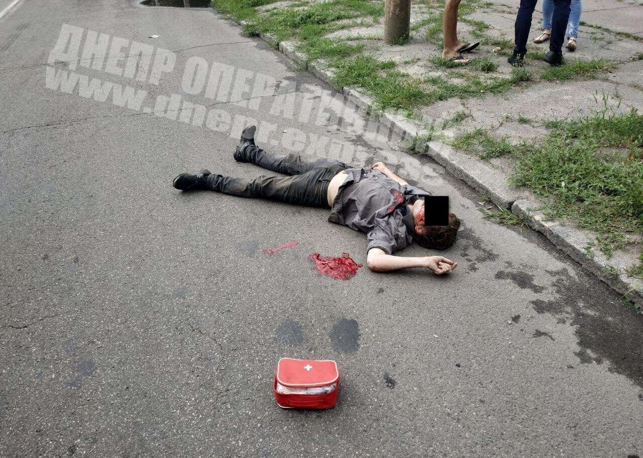 В Днепре на проспекте Нигояна грузовик сбил мужчину