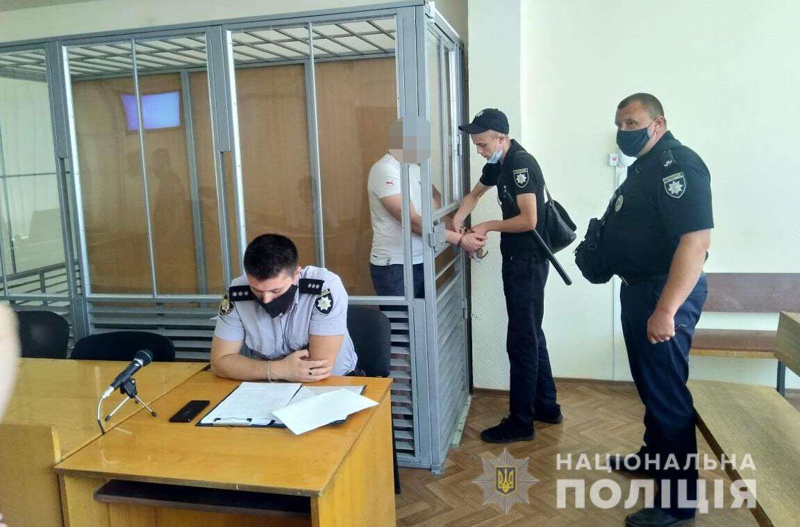 В Новомосковске Днепропетровской области подозреваемого в нанесении смертельных телесных повреждений взяли под стражу в зале суда.