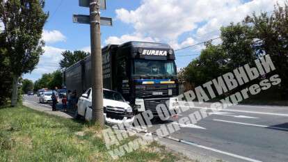 В Днепре на улице Киевская фура протаранила Chevrolet. Новости Днепра