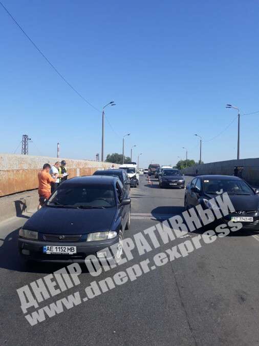 В Днепре на улице Павлова в ДТП попали четыре автомобиля. Новости Днепра