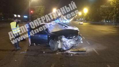 В Днепре на Слобожанском проспекте Chevrolet врезался в Opel, есть пострадавшие. Новости Днепр