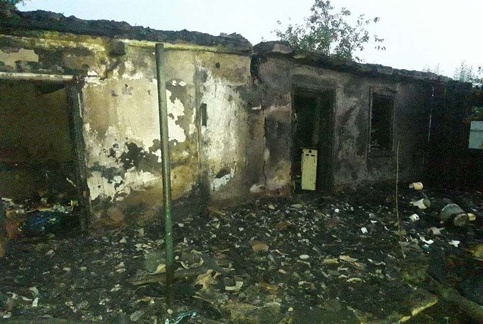 В Днепропетровской области сгорела хозпостройка в частном доме, мужчину госпитализировали. новости Днепра
