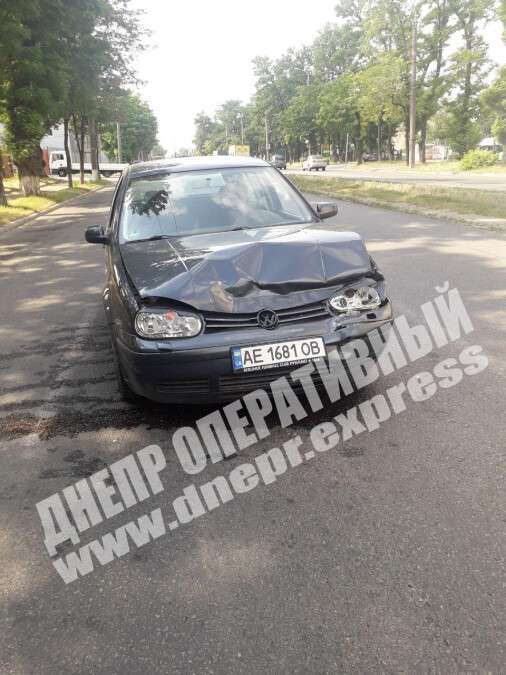В Днепре на пр. Богдана Хмельницкого Volkswagen столкнулся с Subaru. Новости Днепра