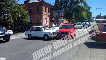 В Днепре на Святослава Хороброго Ravon врезался в Жигули. Новости Днепра