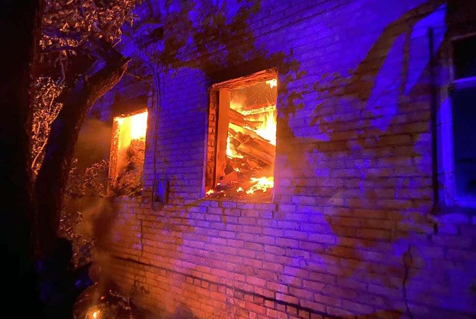 В Никопольском районе селе Путиловка произошел пожар на территории частного сектора. Новости Днепра