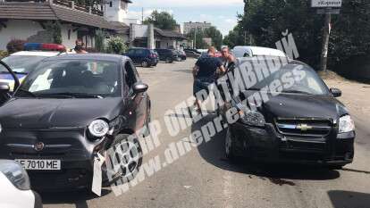 В Днепре на Байкальской Fiat столкнулся с Chevrolet, женщину госпитализировали. Новости Днепра