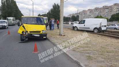 В Днепре на Донецком шоссе Fiat столкнулся с микроавтобусом, Новости Днепра