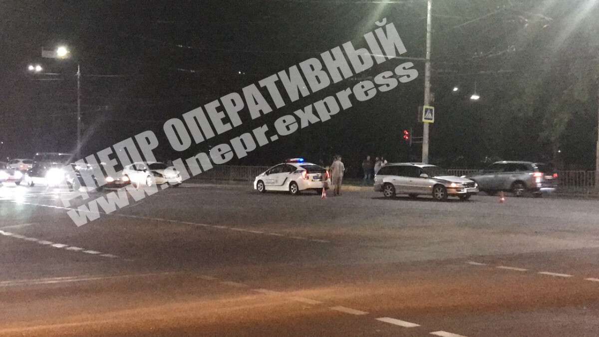В Днепре на Сичеславской Набережной Chevrolet столкнулся с Opel. Новости Днепра