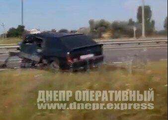 Под Днепром на Полтавском шоссе ВАЗ влетел в отбойник, водитель погиб. Новости Днепра