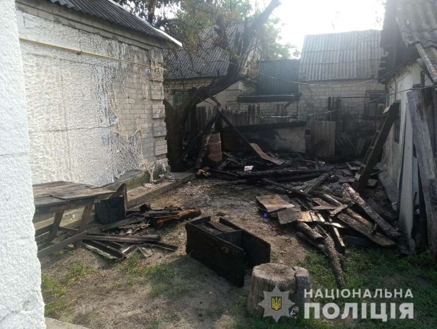 Под Днепром пьяный гость поссорился с хозяйкой дома и поджег хозпостройку.jpg