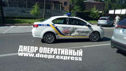 В Днепре на Владимира Антоновича Suzuki врезался в полицейское авто.jpg