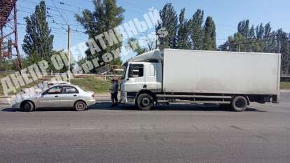 В Днепре на Каруны произошло сразу две аварии, образовалась огромная пробка. Новости Днепра