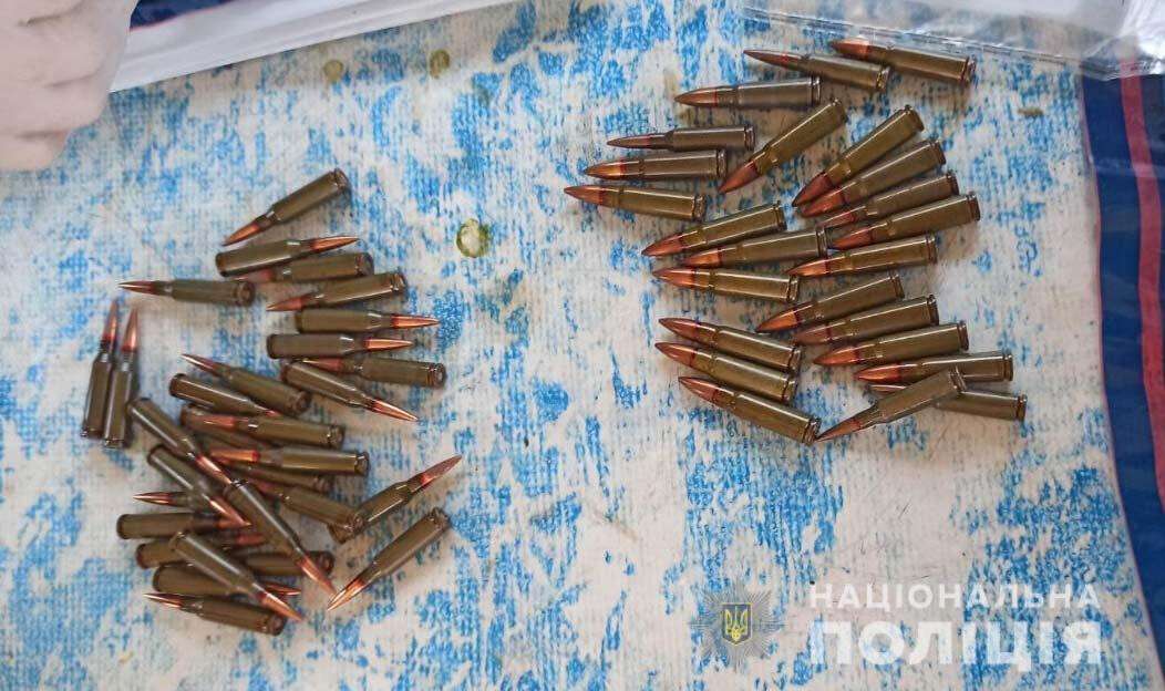 На Днепропетровщине мужчина хранил дома боеприпасы.jpg