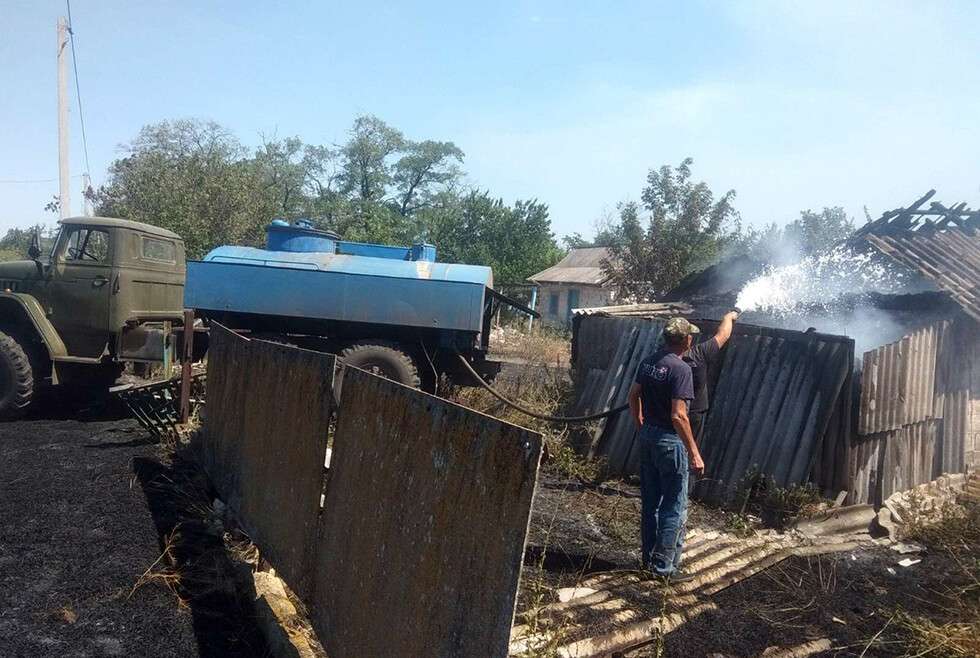 Масштабный пожар на Днепропетровщине: горело поле и здание (фото).jpg