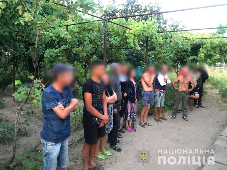 Житель Херсонщины сдавал в аренду "трудовых рабов" из центральных и западных областей Украины