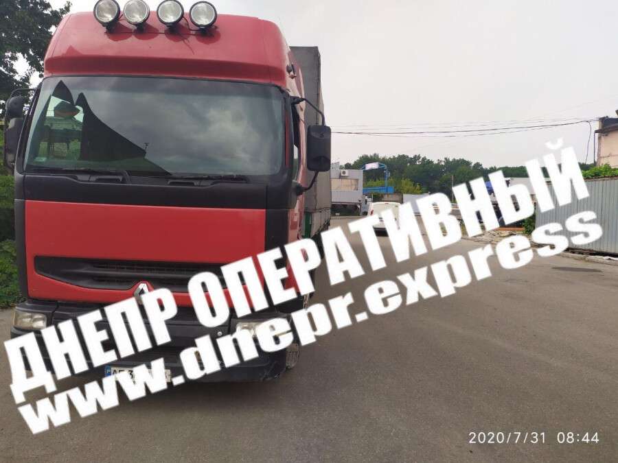 ДТП в Днепре: столкнулись два грузовика (фото).jpg