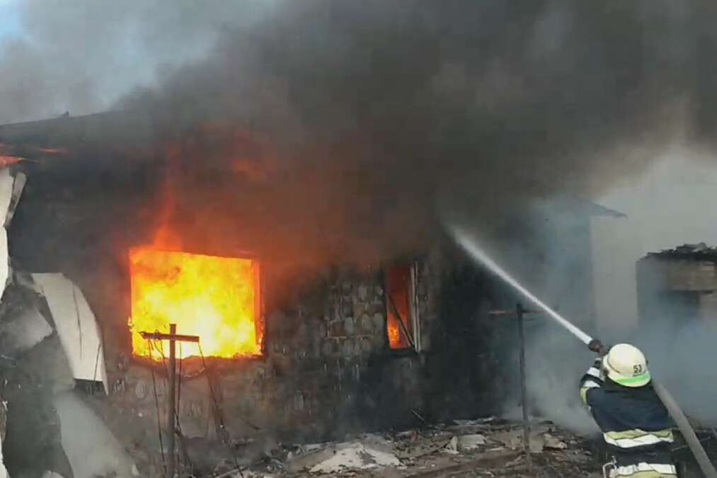 Под Днепром сгорел частный дом: пострадала девушка, Новости Днепра