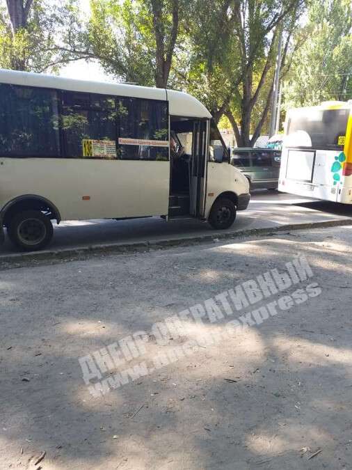В Днепре маршрутчик придавил дверьми автобуса инвалида и оскорбил его, Новости Днепра