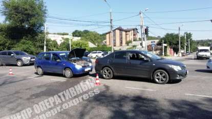 В Днепре на Космической Lada врезалась в Toyota. Новости Днепра