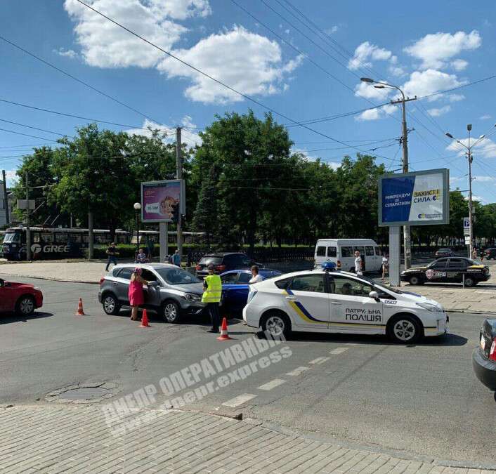 В центре Днепра столкнулись Suzuki и Hyundai, Новости Днепра