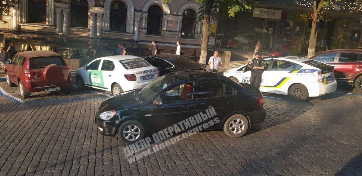 В центре Днепра таксист выезжал с парковки и врезался в Hyundai, Новости Днепра