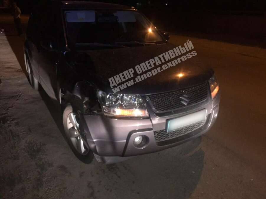 В Днепре на улице Ингульской автомобиль Suzuki сбил женщину