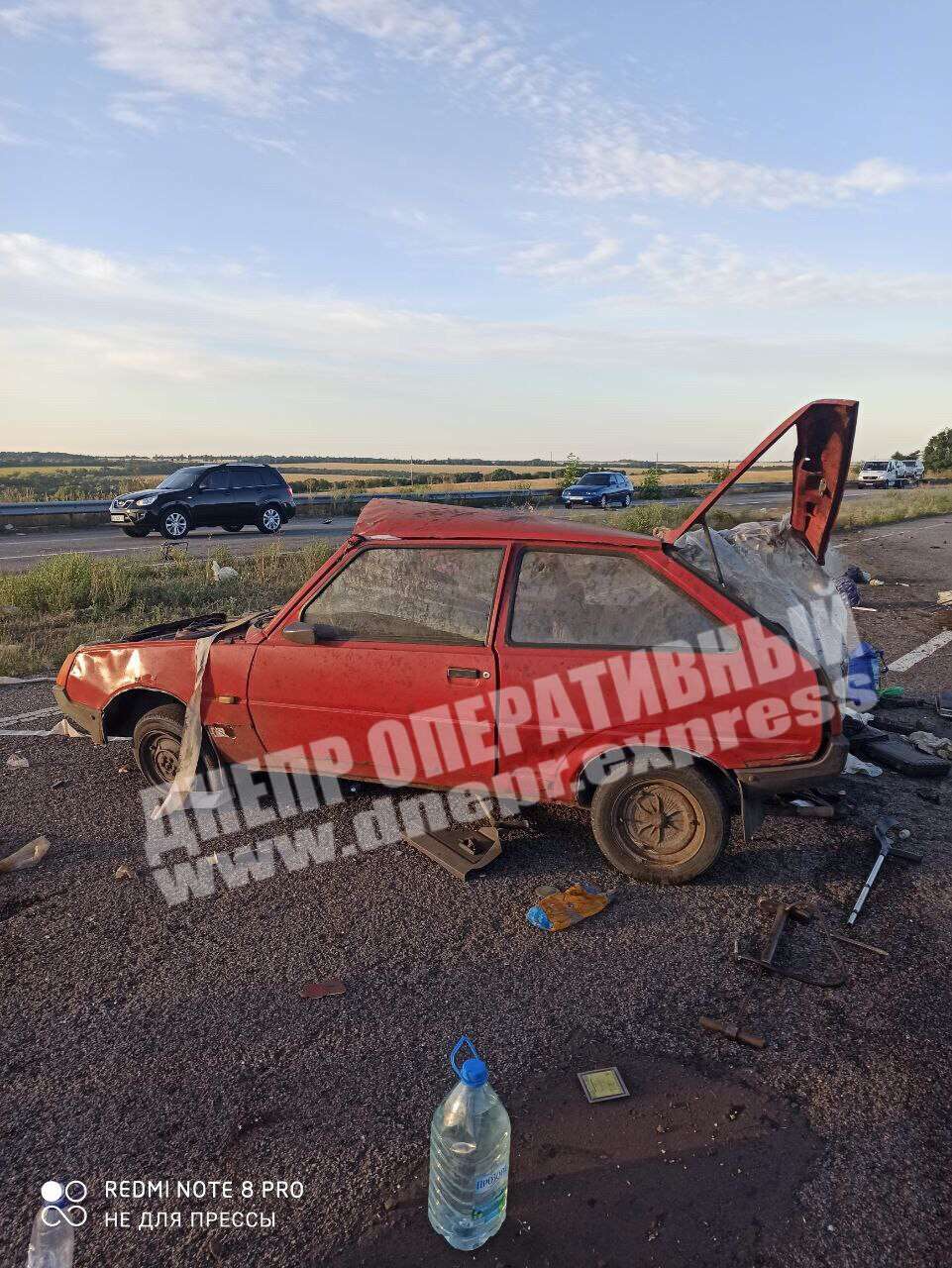 Под Днепром 71-летний водитель Таврии выехал на «встречку» и врезался в Toyota: есть пострадавшие (фото 18+)