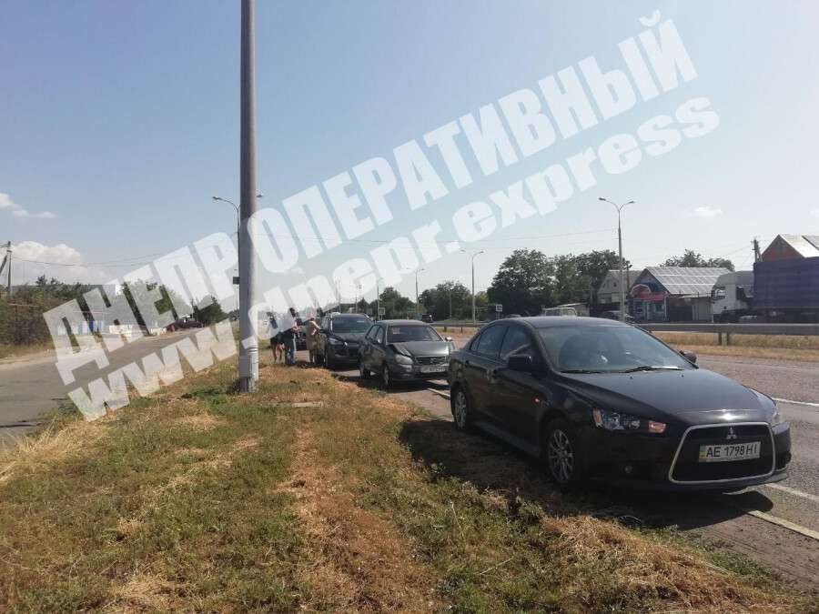 В Подгородном сразу четыре автомобиля попали в ДТП. Новости Днепра
