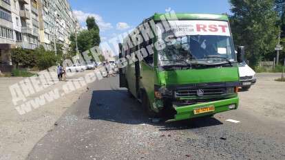 В Днепре на Большой Диевской столкнулись две маршрутки, видео момента ДТП. Ноовсти Днепра