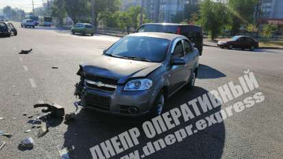 В Днепре на Набережной Заводской столкнулись Honda и Chevrolet, видео момента ДТП. Новости Днепра