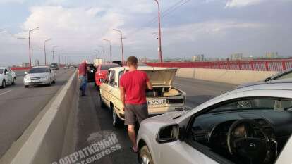 В Днепре на Новом мосту произошло ДТП с участием пяти автомобилей