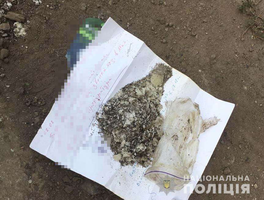 На Днепропетровщине мужчина пытался съесть пакеты с метамфетамином на глазах у полицейских (Фото).jpg