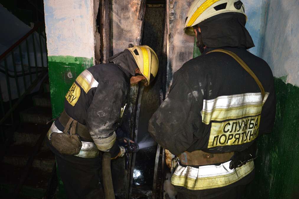 В Днепре в переулке Крушельницкой горела шахта лифта жилого дома: эвакуировали 23 человека