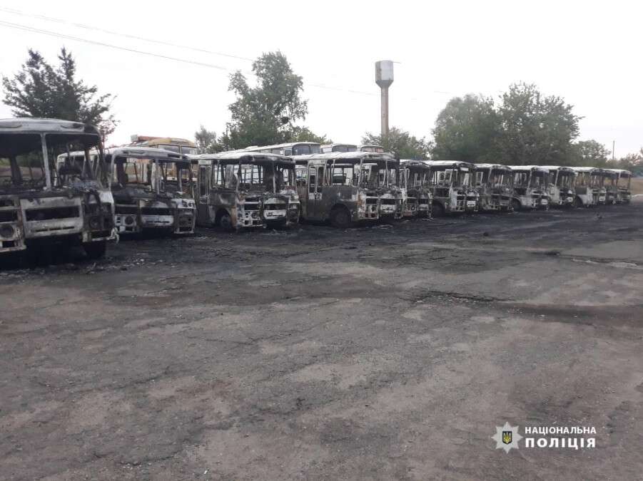 В Черкасской области неизвестные сожгли 12 автобусов, фото. Новости Днепра