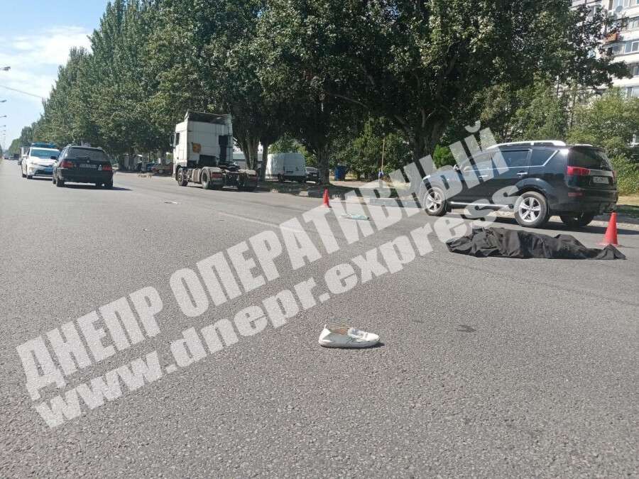 В Днепре на Донецком шоссе BMW насмерть сбил женщину, видео момента. Новости Днепра