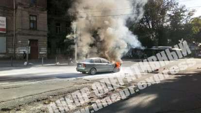 В Днепре на Успенской площади горел Daewoo Lanos, видео. Новости Днепра