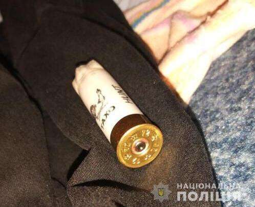 В городе Каменское Днепропетровской области несовершенно летний парень случайно выстрелил из охотничьего ружья в голову своему другу. Новости Днепра