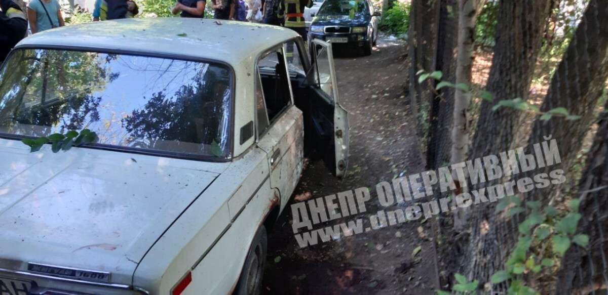 В Днепре на Тополе в автомобиле взорвалась граната: мужчине оторвало 2 руки. Фото. Новости Днепра