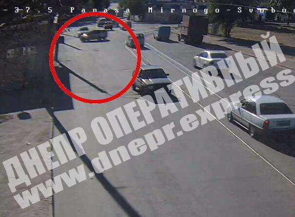 В Днепре на проспекте Свободы BMW столкнулся с Ford, видео момента ДТП. Новости Днепра