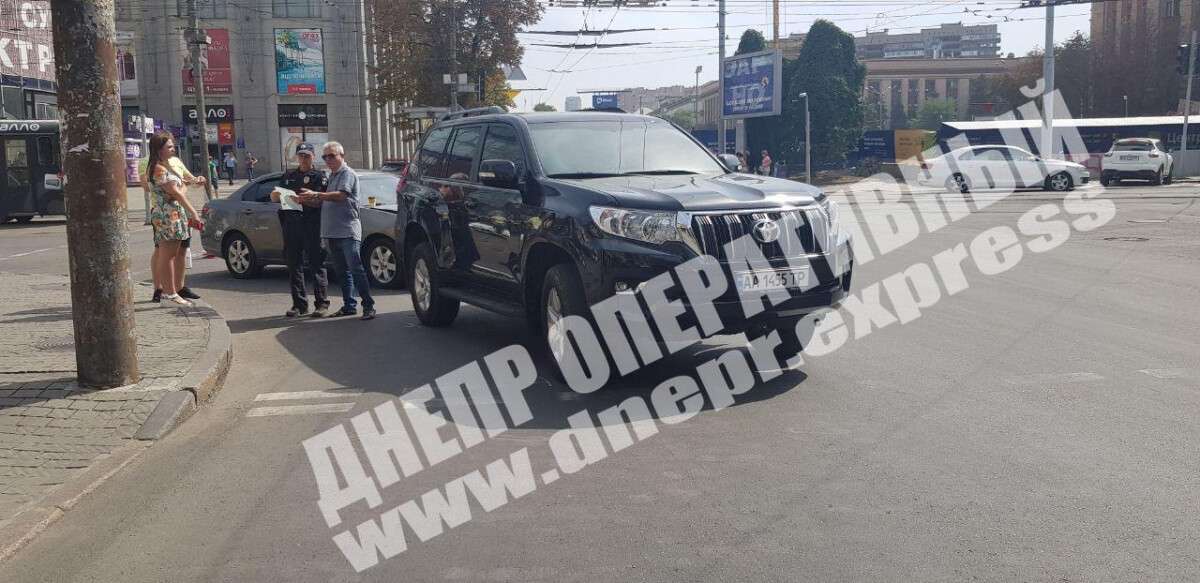 В центре Днепра Chevrolet врезался в Toyota, видео момента ДТП. Новости Днепра