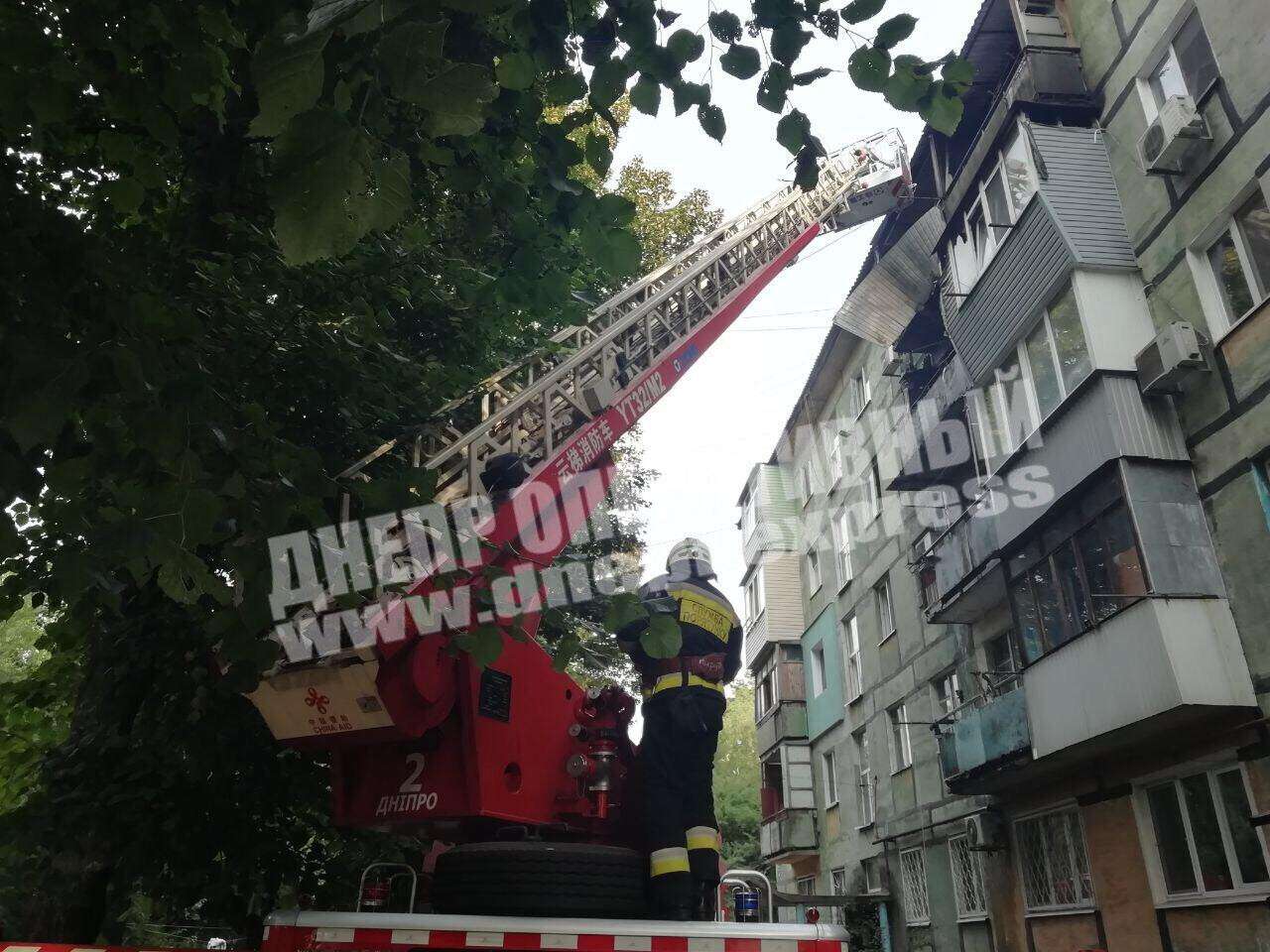В Днепре на Фосфорной загорелась квартира: фото