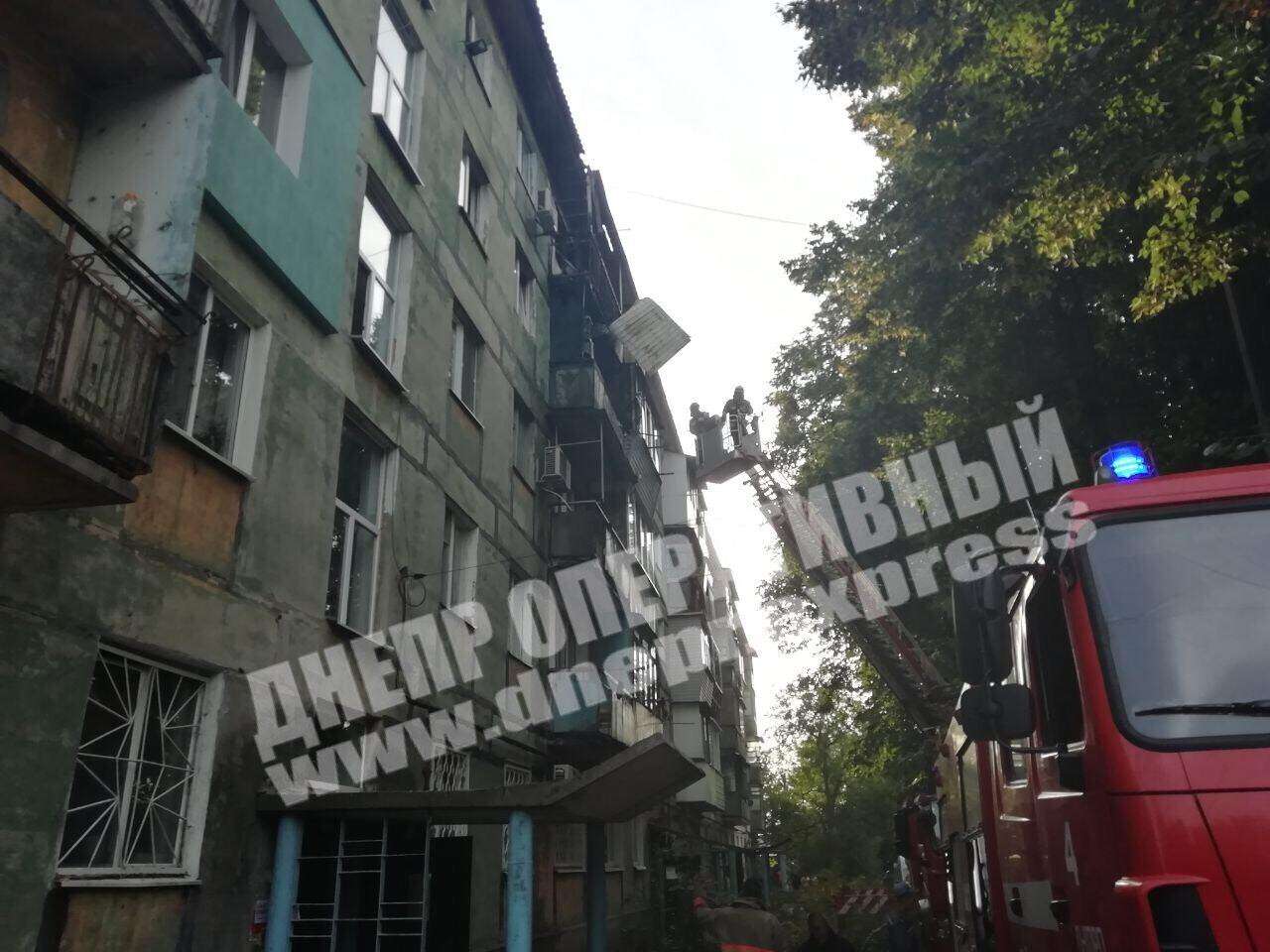 В Днепре на Фосфорной загорелась квартира: фото