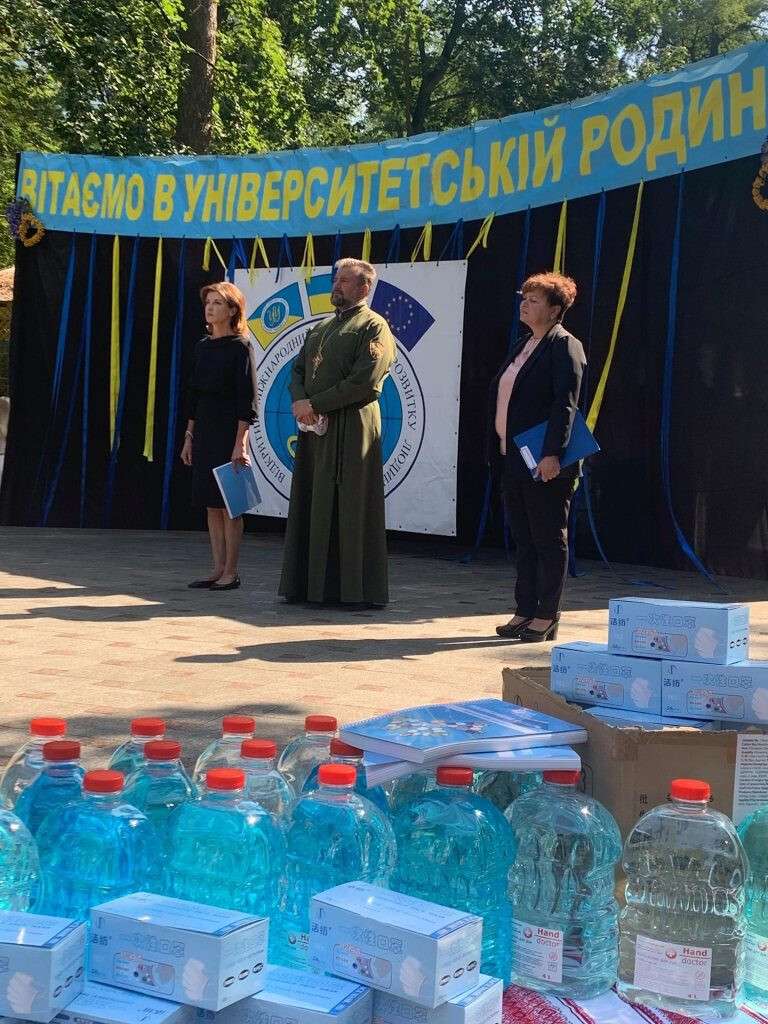 Марина Порошенко передала средства защиты от коронавируса Университету «Украина», где обучается около тысячи студентов с инвалидностью