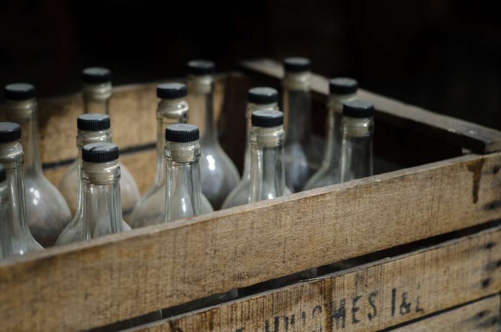 В Днепре супруги организовали в своем доме производство фальсифицированного алкоголя