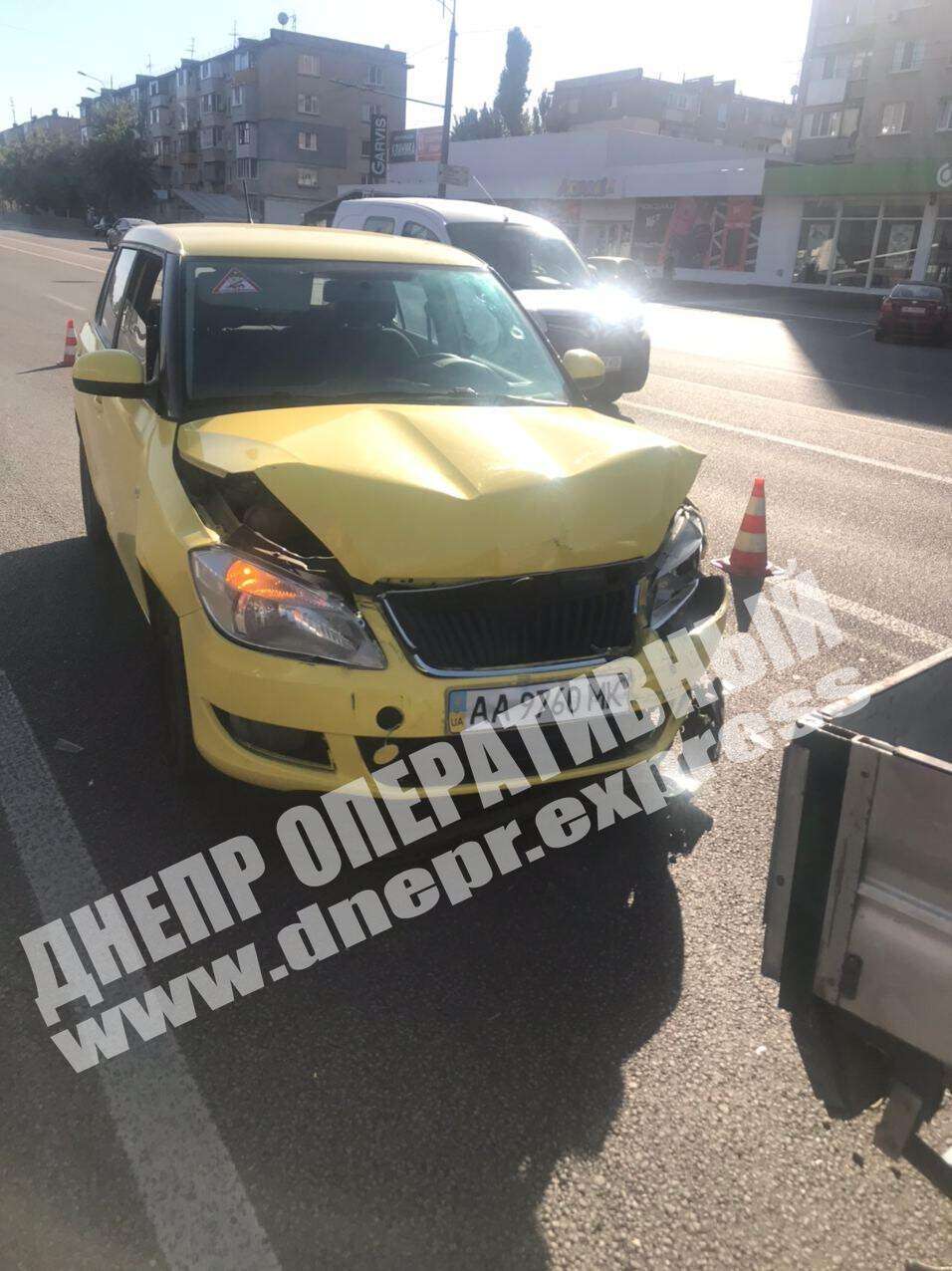 В Днепре на Слобожанском проспекте сегодня, 12 сентября, произошла авария с участием двух автомобилей Skoda. Новости  Днепра